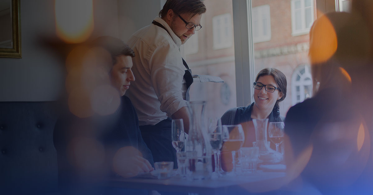 What should a restaurant website include